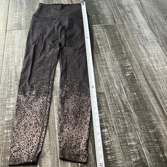 Beyond Yoga black leggings sparkle ombré fade - Picture 2 of 6